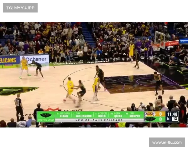 詹姆斯快攻暴扣后霸气庆祝，湖人替补席沸腾